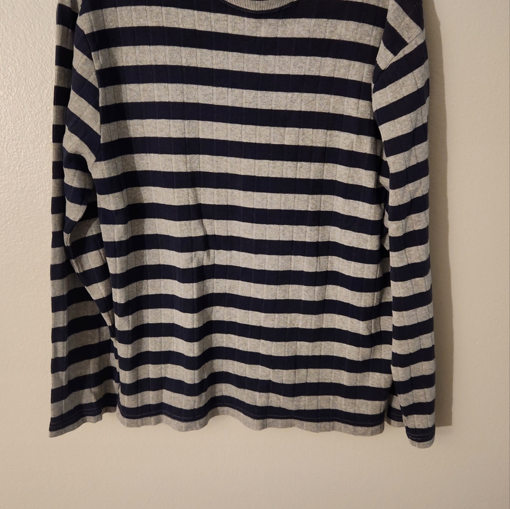 shirt for women good condition $22.99 best ofert DKNY jeans.